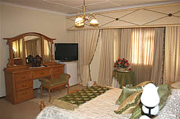 Ezulwini , Swaziland Accommodation ,Ebuhleni guest house , Self catering 